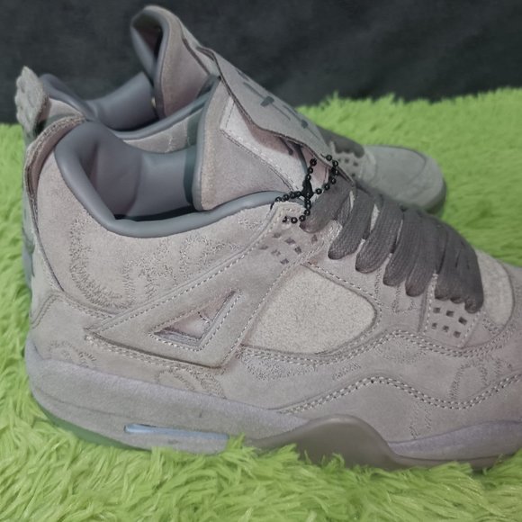 Athletic_Shoes